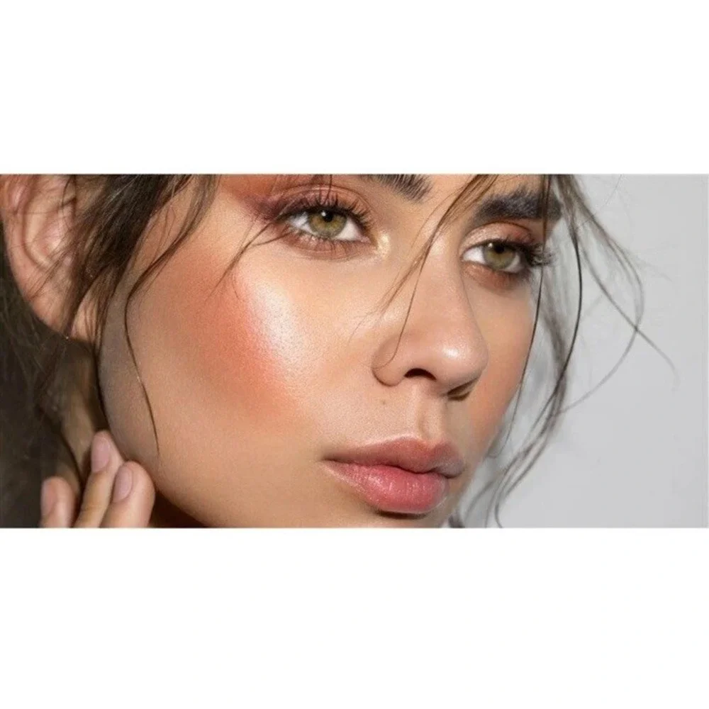 NYX Born To Glow Illuminating And Bronzing Loose Powder BTGIP02 Ultra Light Beam